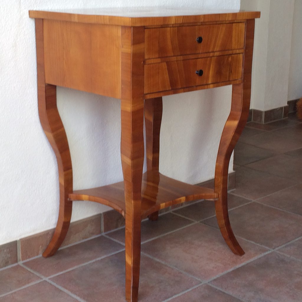 alte Möbel, antik, Antiquitäten, Barock, Biedermeier, Kirschbaum, Kommode, Kunst, Schellack, Schrank, Sekretär,